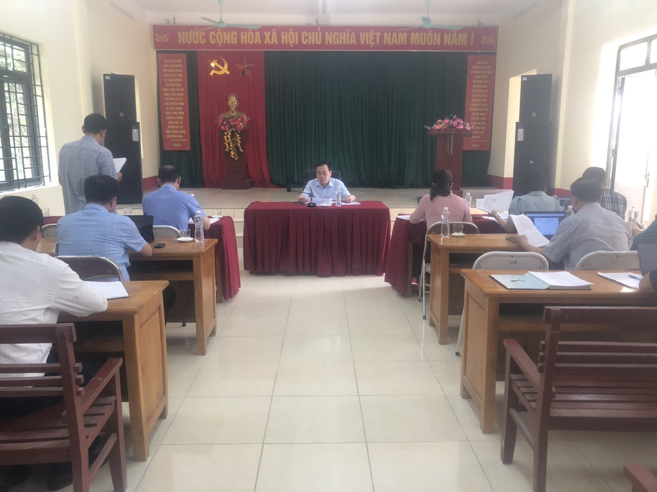 Đoàn giám sát Hội đồng nhân dân huyện Bắc Quang giám sát việc thực hiện Chương trình cải tạo vườn tạp tại xã Đông Thành
